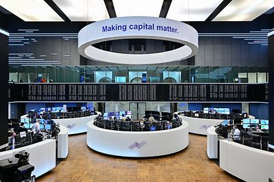 Complete view of the trading hall