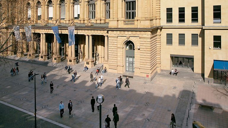 Complete view of the stock exchange building